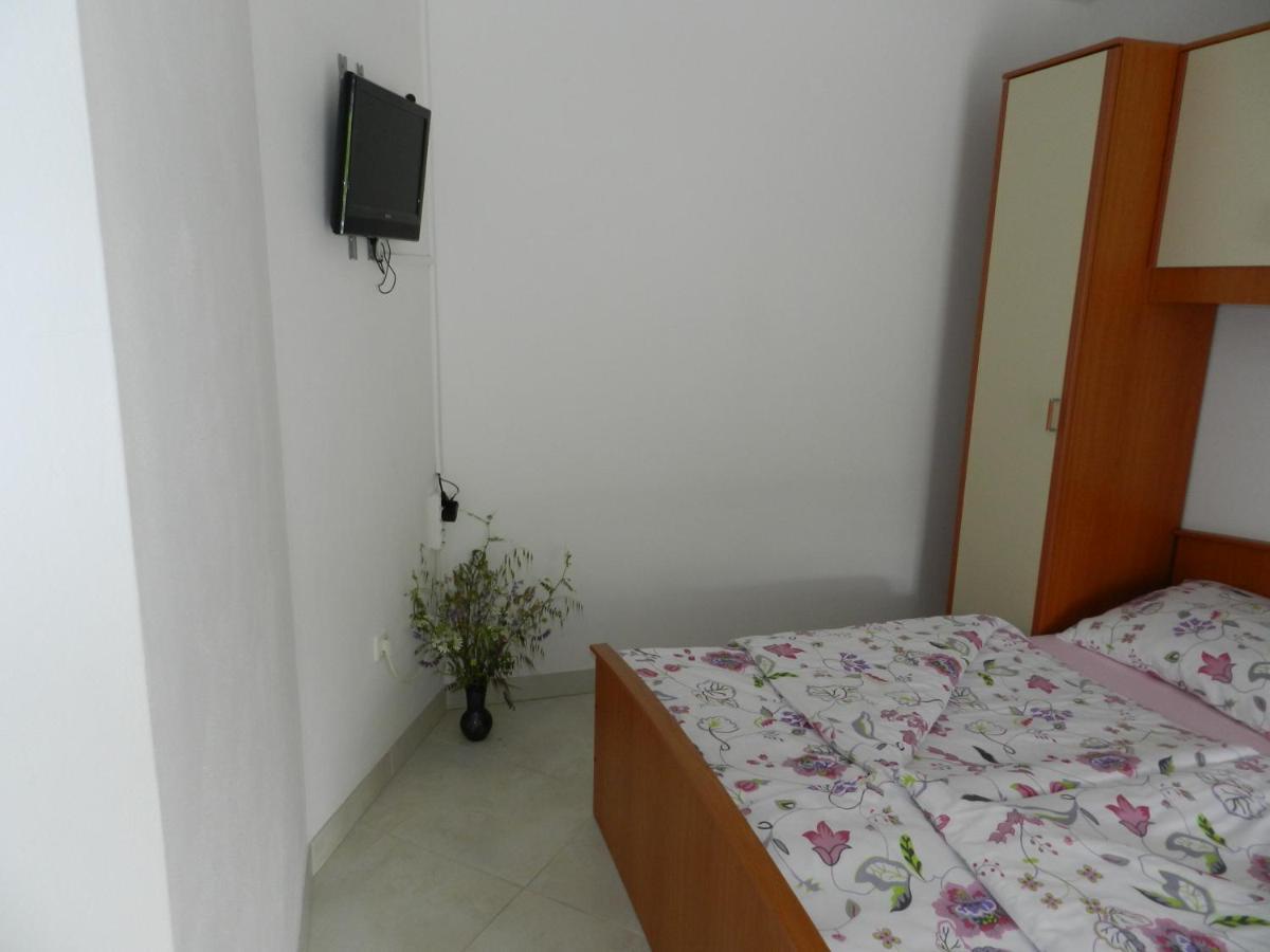 Apartmani Lucija Jurkovic Malinska Ngoại thất bức ảnh