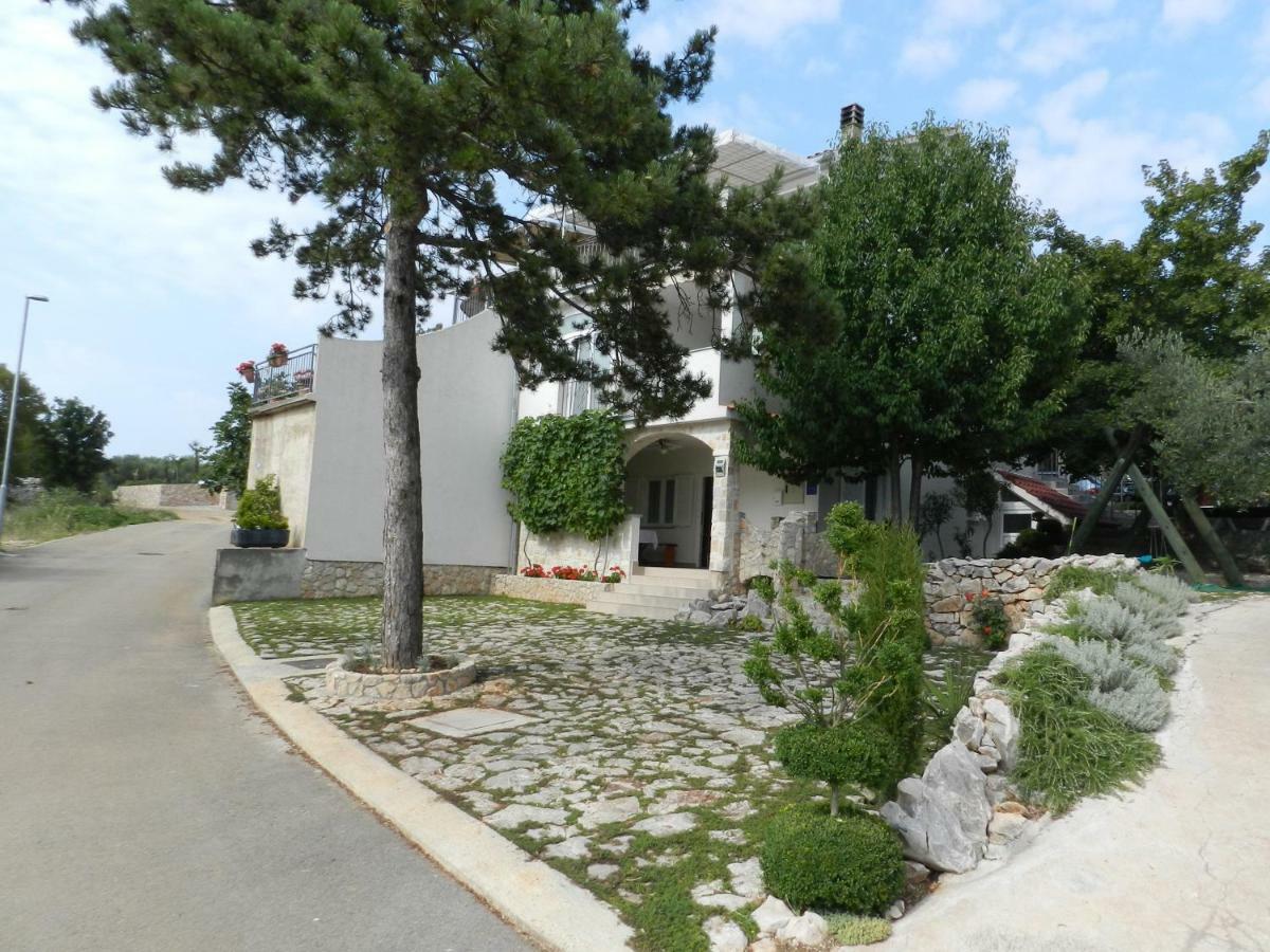 Apartmani Lucija Jurkovic Malinska Ngoại thất bức ảnh
