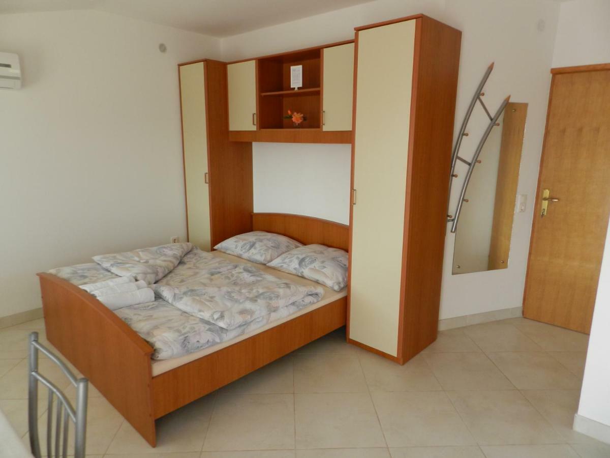 Apartmani Lucija Jurkovic Malinska Ngoại thất bức ảnh