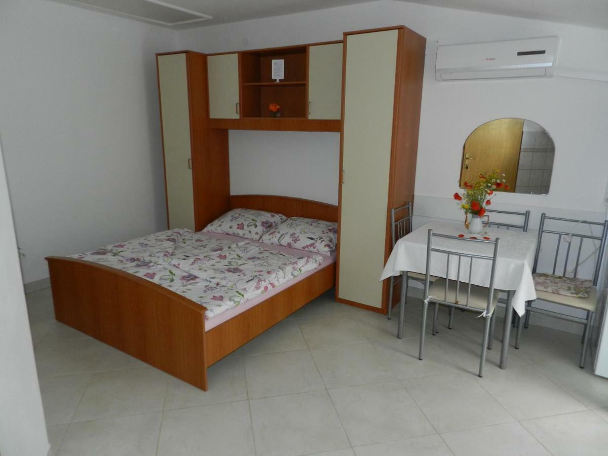 Apartmani Lucija Jurkovic Malinska Ngoại thất bức ảnh